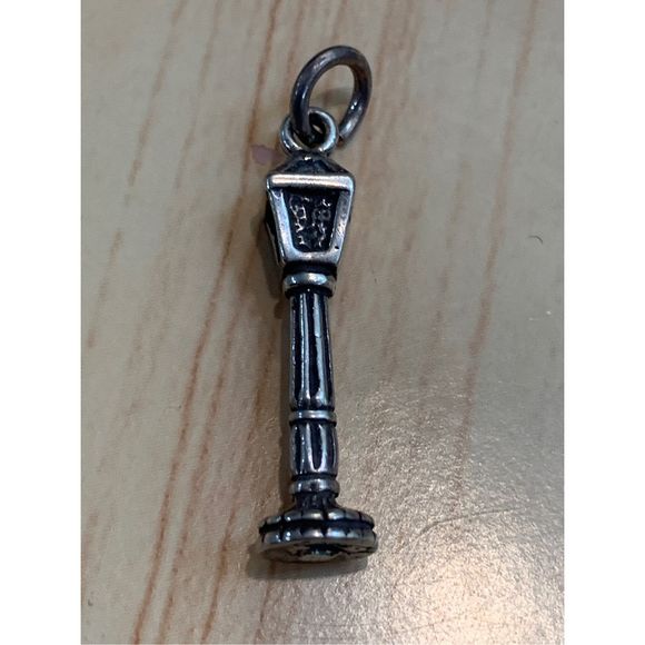 .925 Lamp Post Sterling Silver Jewelry Charm - Picture 1 of 5